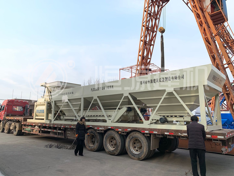 恒源建機 50型攪拌站裝車發(fā)貨